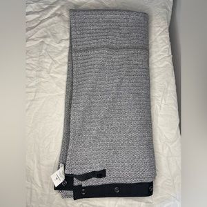 NWOT Vinyasa scarf